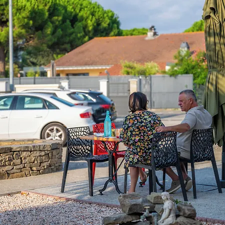 Logis L'etoile 2* Каркассон