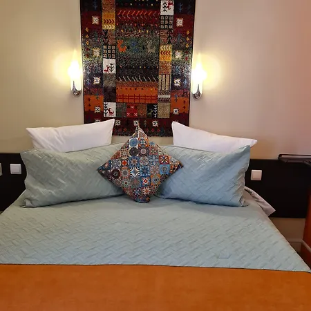 Logis L'etoile فندق