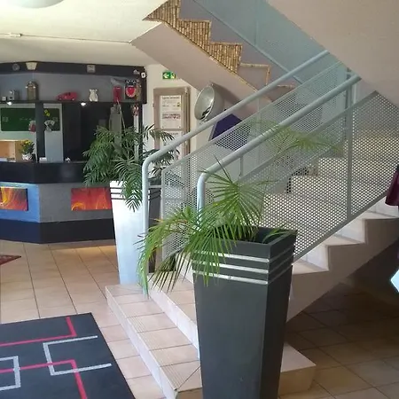 Logis L'etoile Hotel 2*