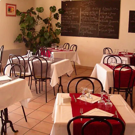 Logis L'etoile מלון