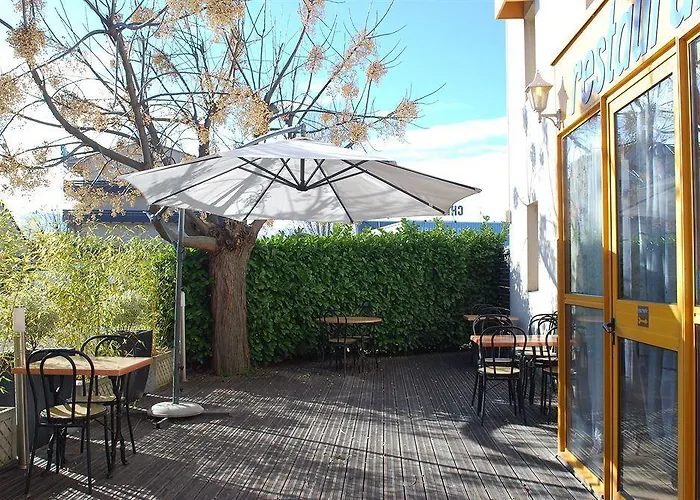 Logis L'etoile Hotel