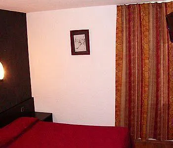 Logis L'etoile فندق قرقشونه
