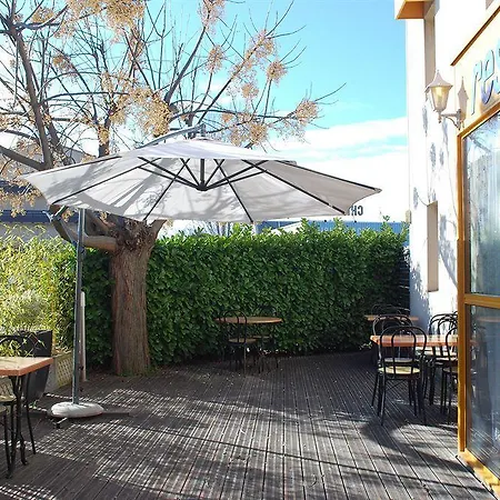 Logis L'etoile فندق